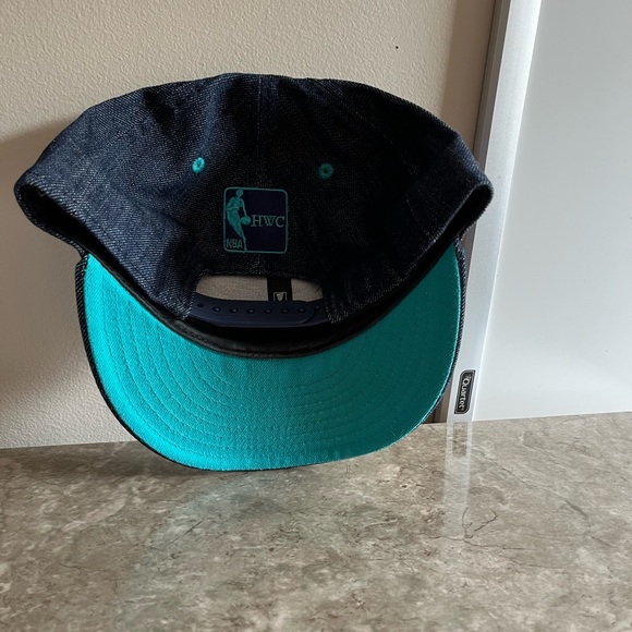 New Vancouver Grizzlies Hat - Picture 5 of 5